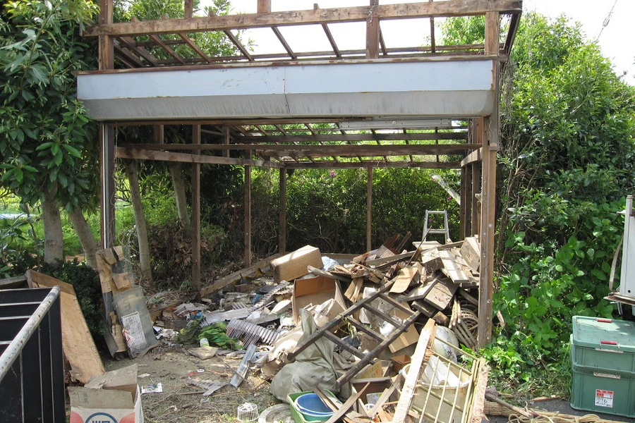 横浜市都筑区にて、倉庫の解体と撤去を行いました。
