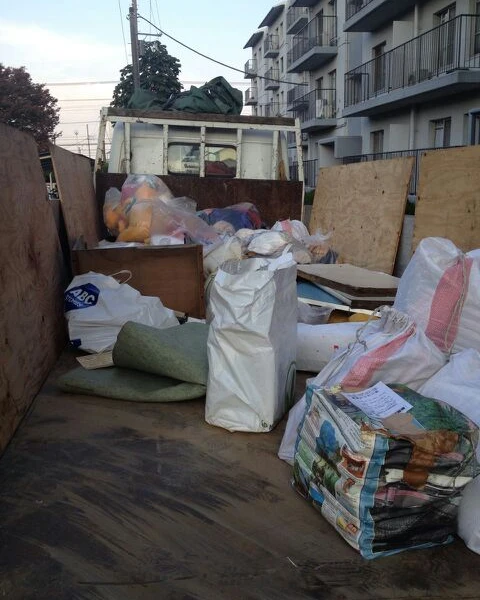 神奈川区にてY様より遺品整理をご依頼いただきました。